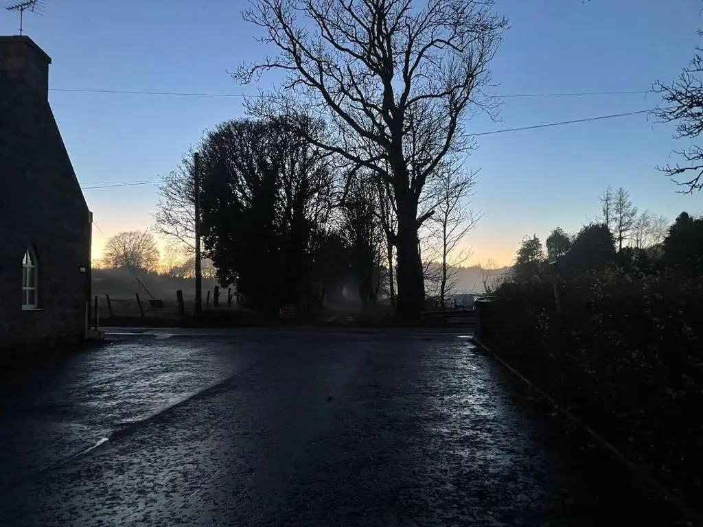 3 Bed Cottage -Sleeps 5-Pets-HotTub-Bar-Smoking