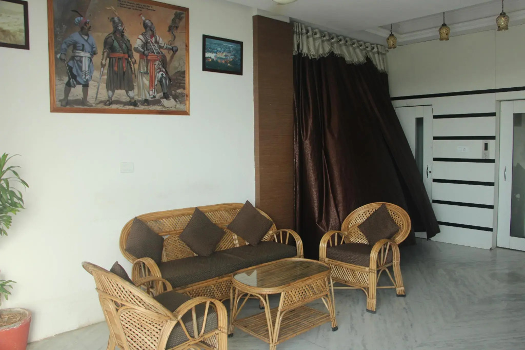 Hotel J M D Palace