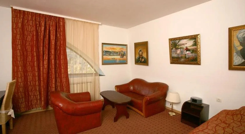 Family Art Hotel Gallery