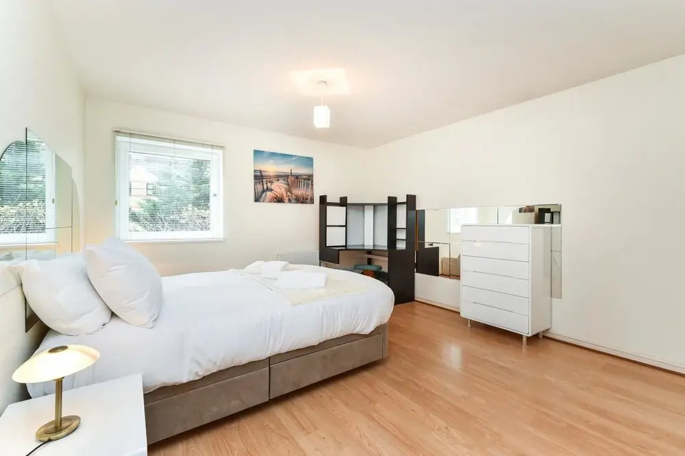 Superb Two Bedroom Flat By The Water - Great Views
