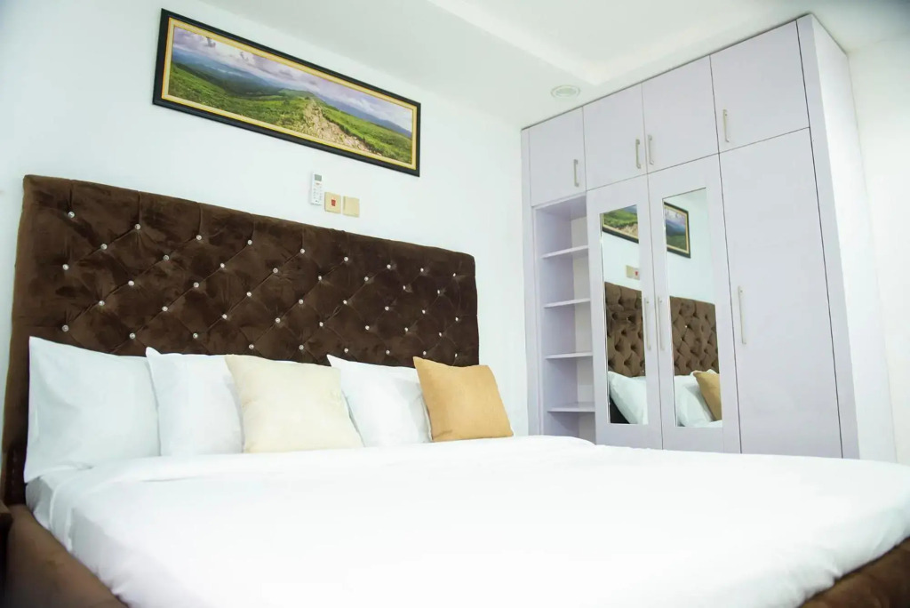 Cc & Cg Homes Luxury 3 Bedrooms Apart-24Hrs Elect WIFI Security