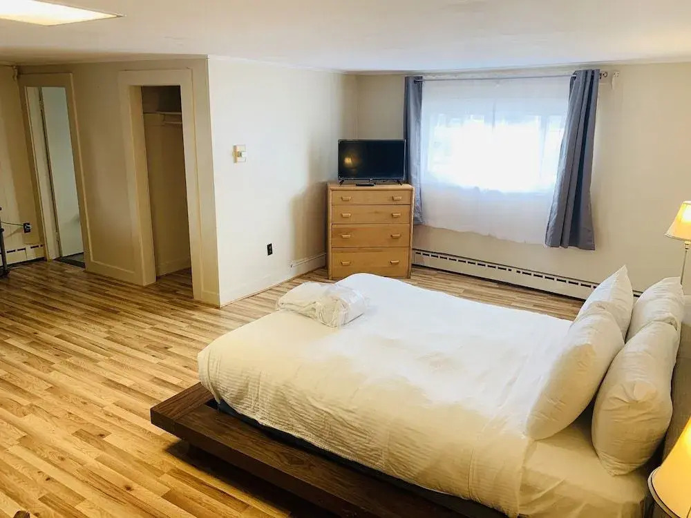 Lancaster Motor Inn