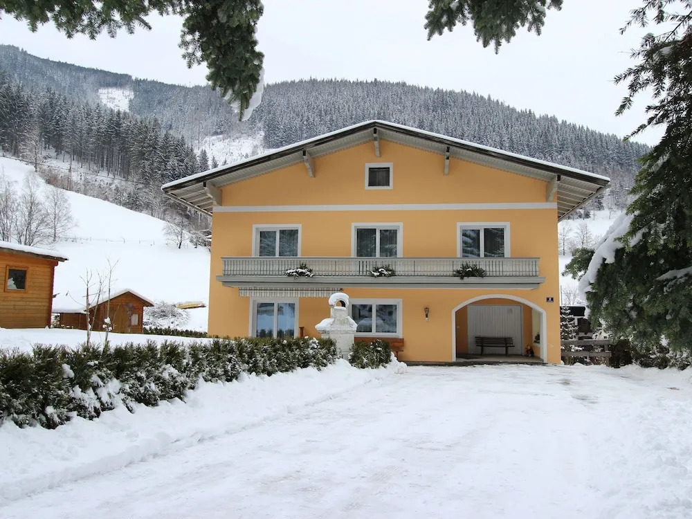 Luxurious Chalet In Zell Am See With Sauna