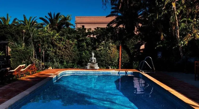 Chillout Hotel Tres Mares
