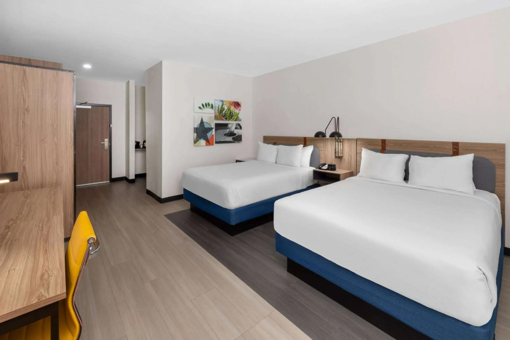 La Quinta Inn & Suites by Wyndham El Paso East Loop-375