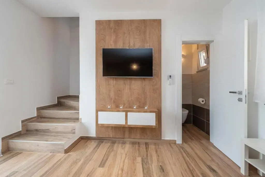 LUXURY APARTMENTS - LA VIR 1 & 2