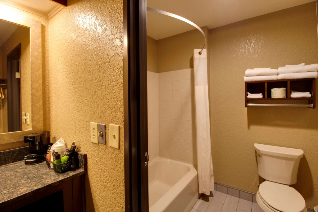 Best Western Harbour Pointe Lakefront