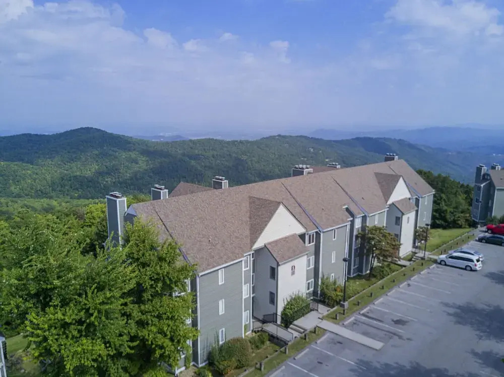 Summit Condo #5302 by Heritage Cabin Rentals