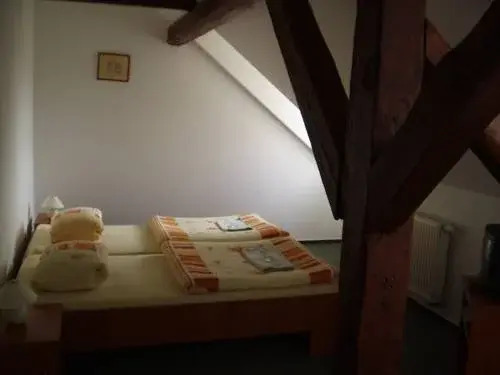 Česká Hospoda - hlavní budova s restaurací, Depandance 1, Depandance 2