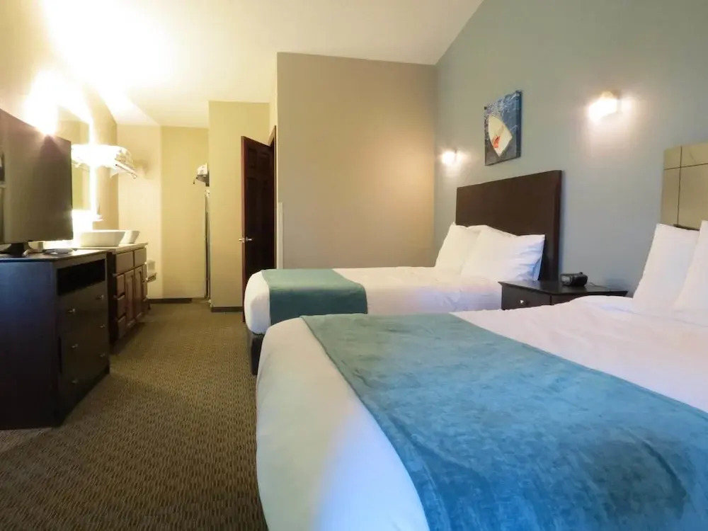Edgewater Hotel and Suites