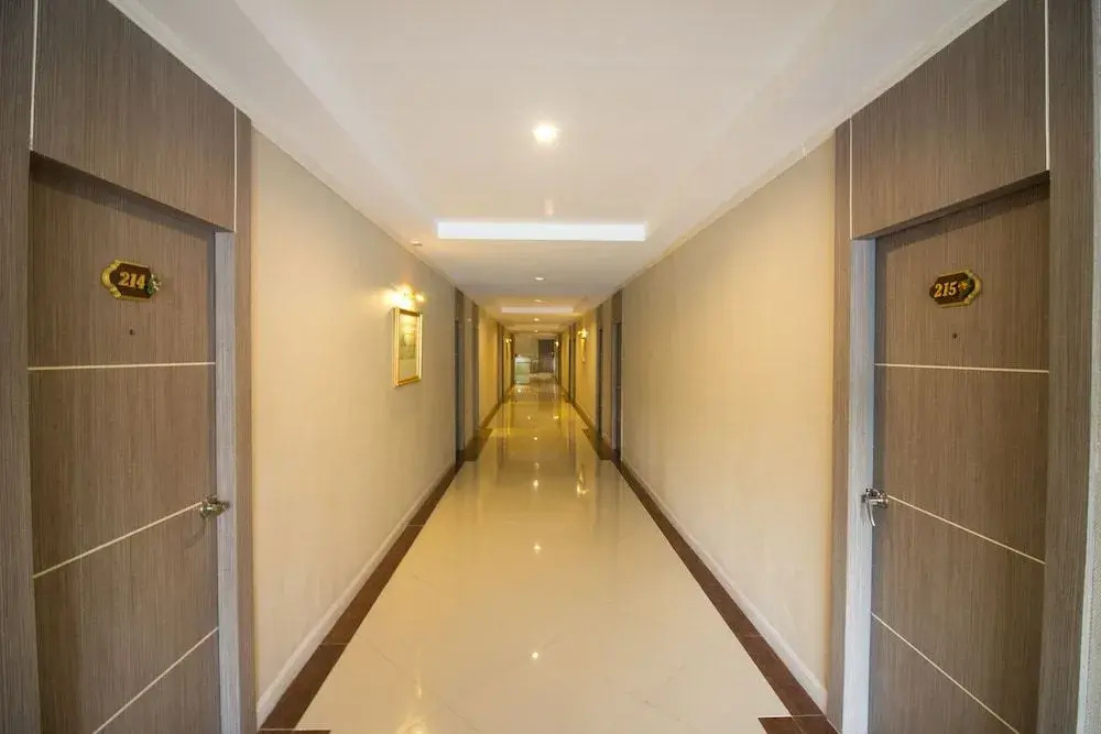 Jumbo House