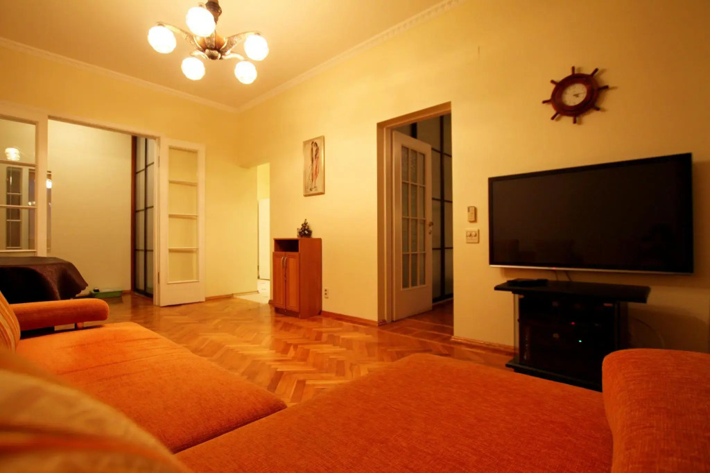 Tverskaya Street (Тверская Стрит) на улице Тверская 8 корпус 2