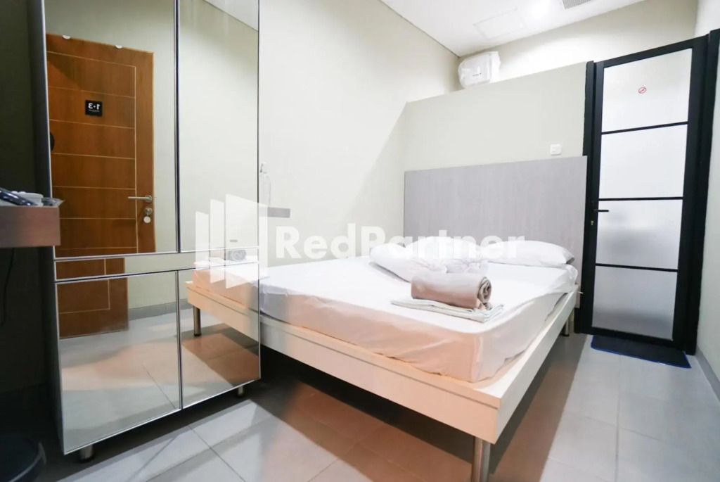 Tomang Gelong Guest House Syariah Mitra RedDoorz