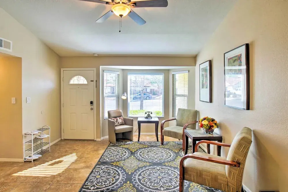 Near Golf & Entertainment! Gilbert Family Getaway