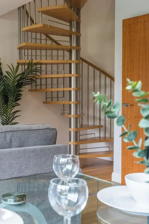 Cotels The Millhouse Corporate Apartments - PRIVATE APARTMENT BUILDINGS - GATED ENTRANCE - PARKING - WORK DESK