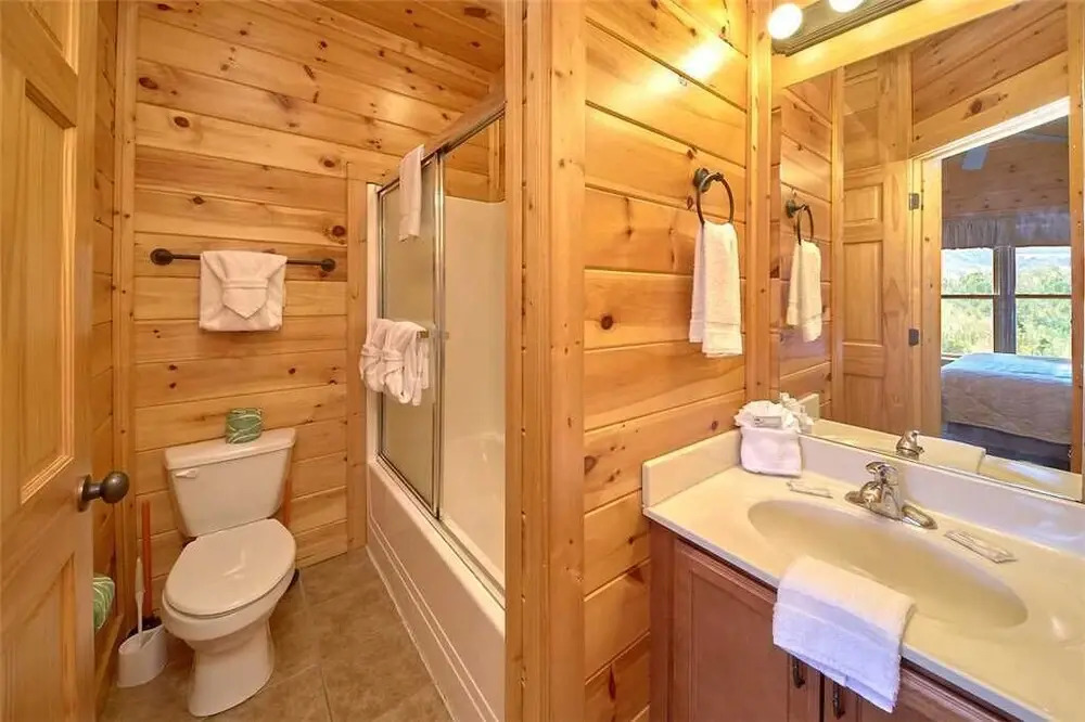 Tennessee Walts 4 Bedroom Mountain View Home with Hot Tub