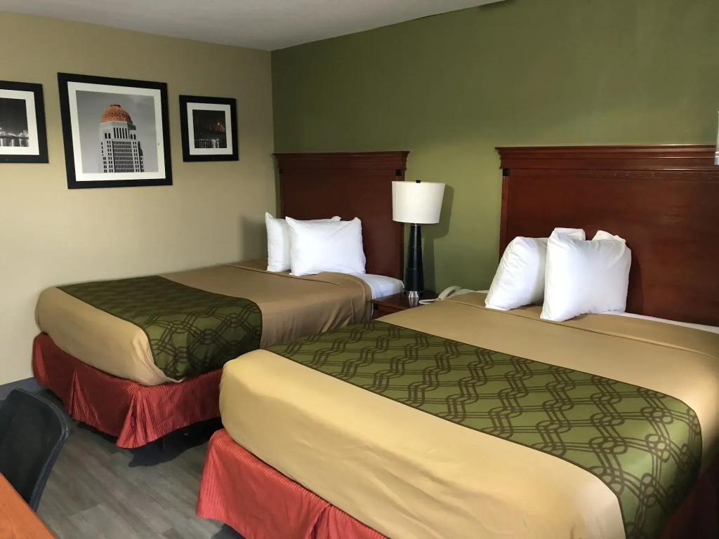 Deluxe Inn & Suites By OYO Miami OK