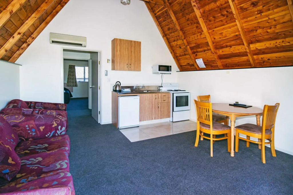 Mountain Chalets Motel