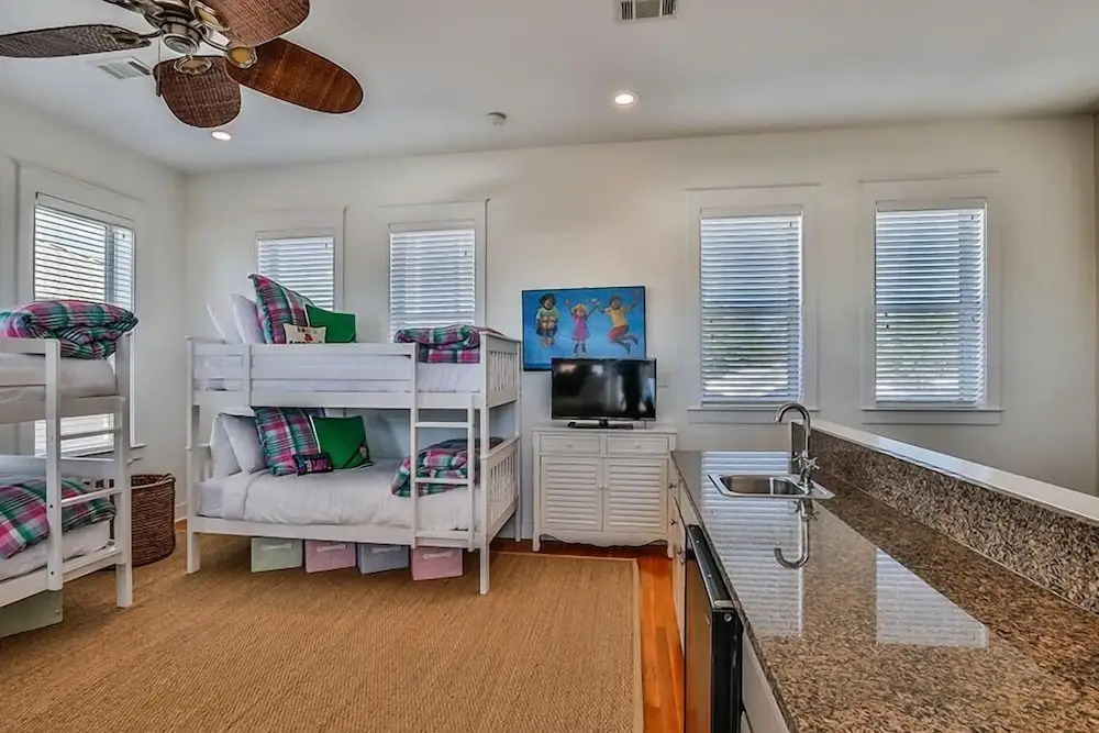 ENDLESS SUMMER DREAM 4 Bedroom Holiday Home by Five Star Properties