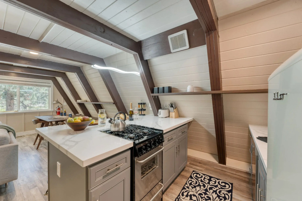 Speckled by Avantstay Modern Interior, 0.5mi to Lake!