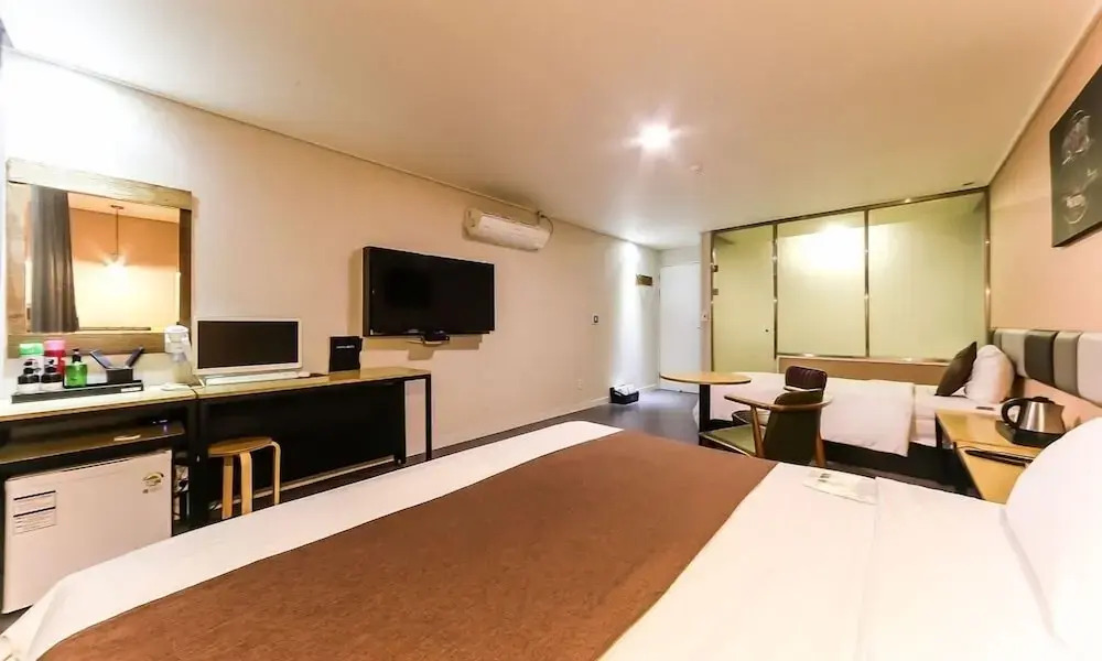 Hotel 385