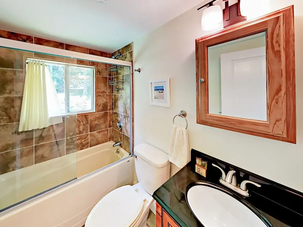 3br W/ Kayaks On Santuit Pond 3 Bedroom Home