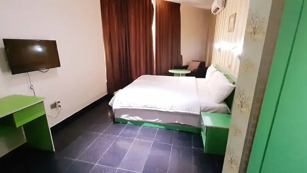 Greenwood Court Hotels & Suites