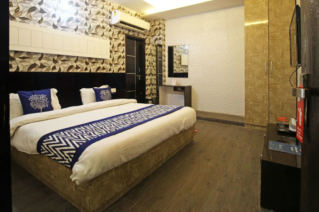 JK Hotel By OYO Rooms