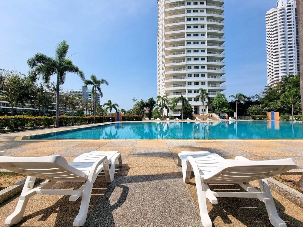Sea View Studio - Jomtien Beachfront - View Talay 8