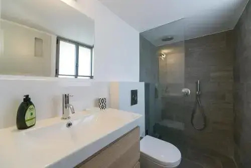 Charming 4BR TownHouse in Neve Tsedek by HolyGuest