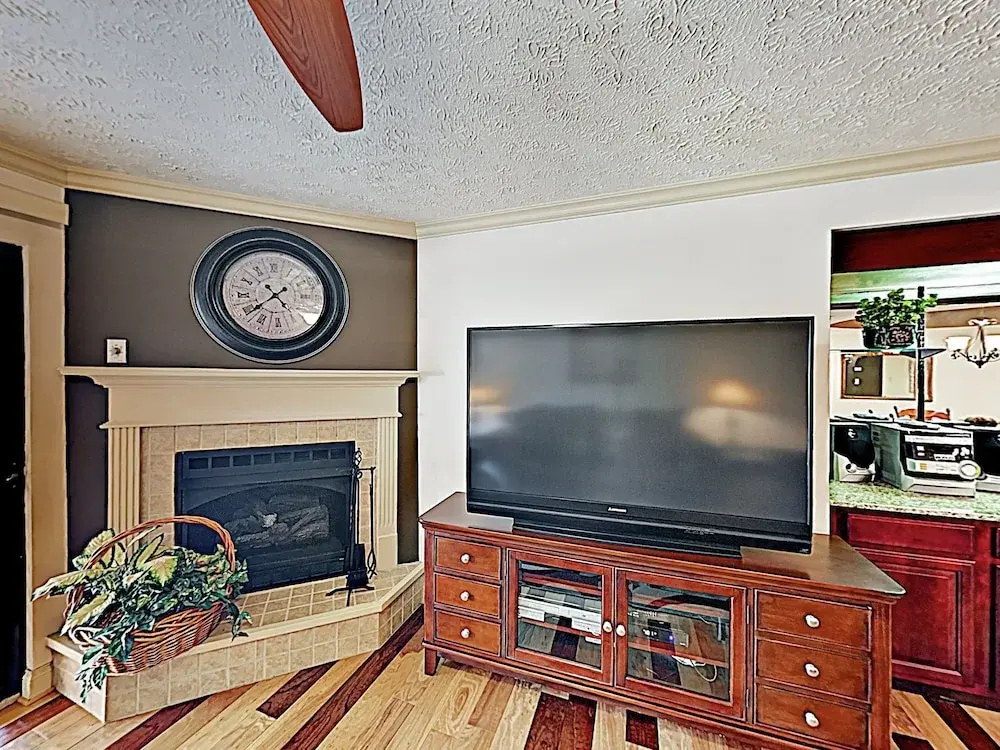 New Listing! Smoky Mountain Near Downtown 2 Bedroom Condo