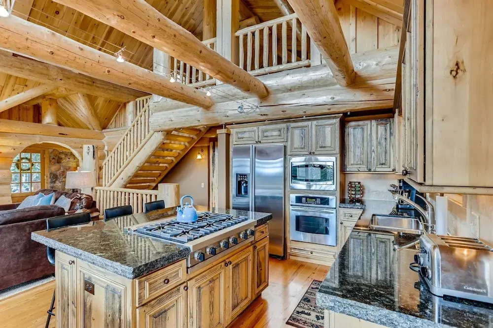 New Listing! Idyllic Mountain-view 4 Bedroom Home