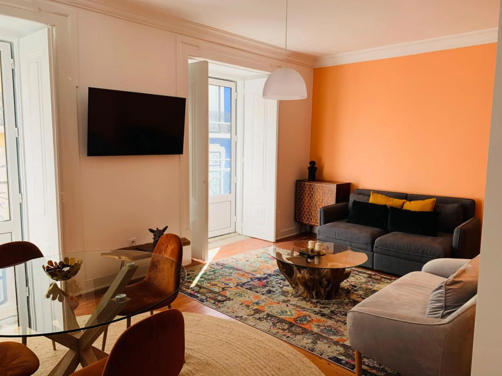 Spacious 1 bedroom apartment with a Parking Spot in Chiado