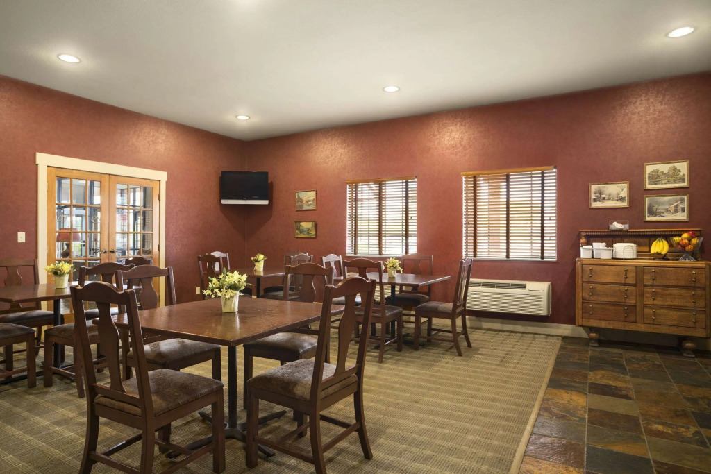 Super 8 By Wyndham Troy