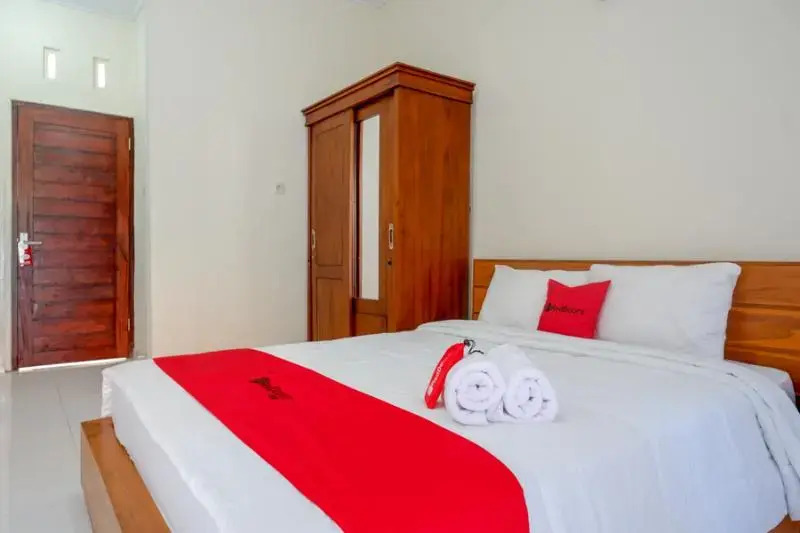 RedDoorz near Mertasari Beach 2