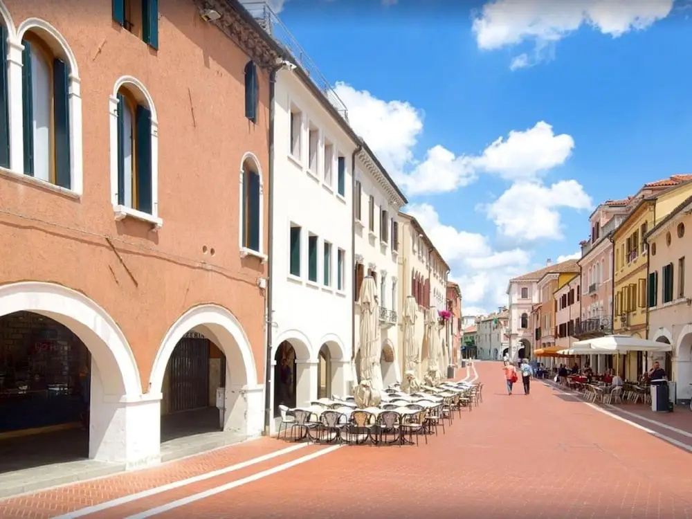Graceful Apartment in Venice near Public Swimming Pool