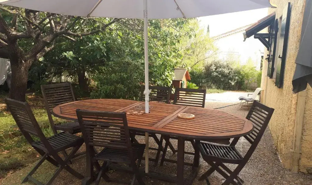 Les Pucines T2 bas de villa