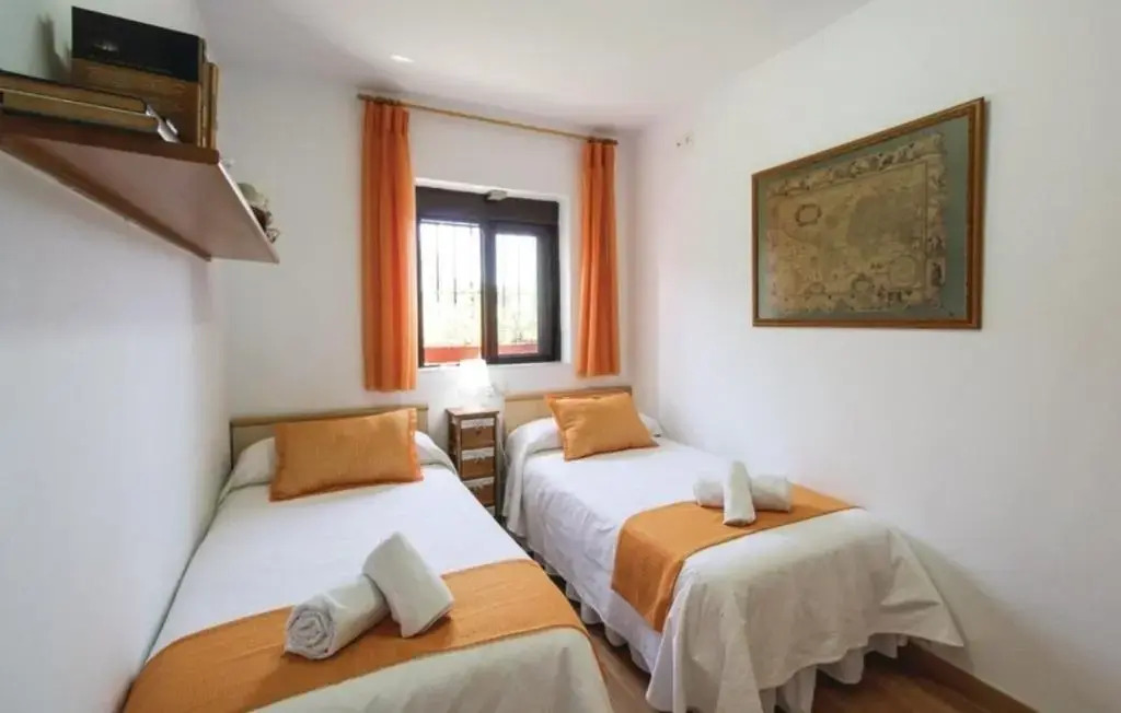 APARTAMENTO EN URB. RESIDENCIAL 2 DORMITORIOS 4 Per.