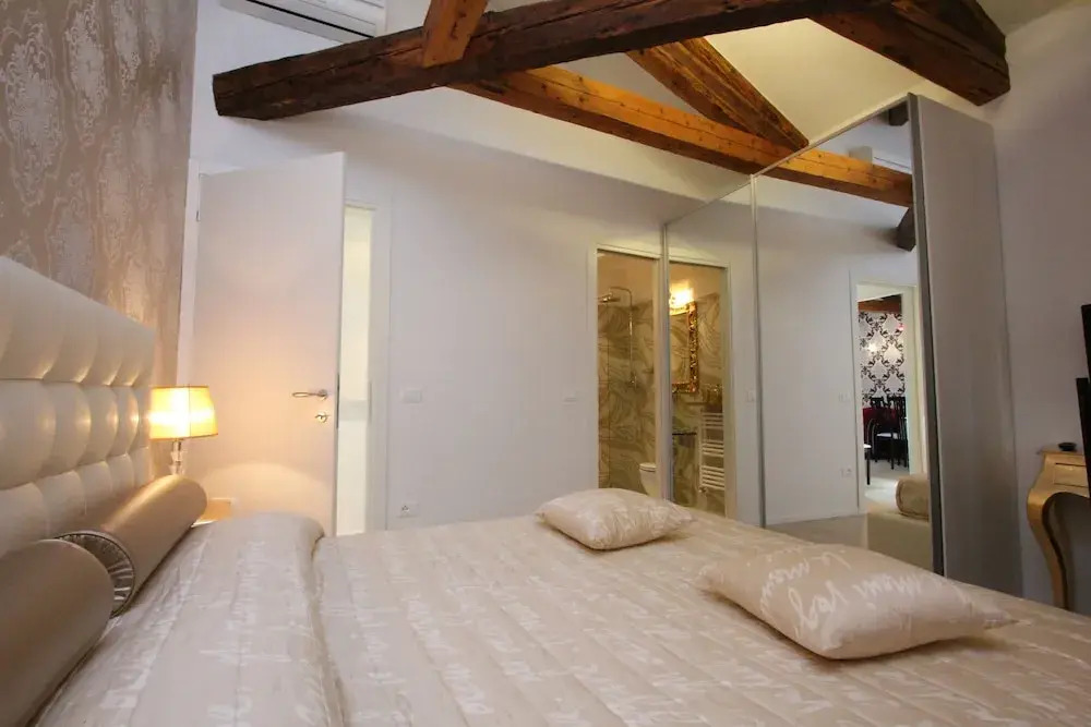 City Apartments - Gold
