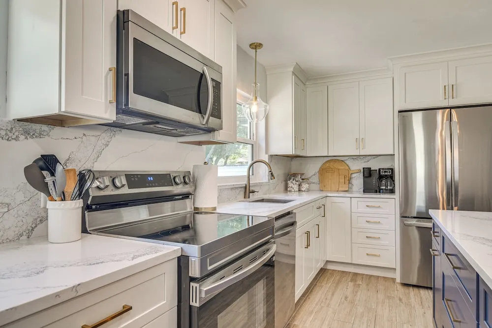 Beach-hop, Bike & Bbq! Clearwater Home w/ Yard