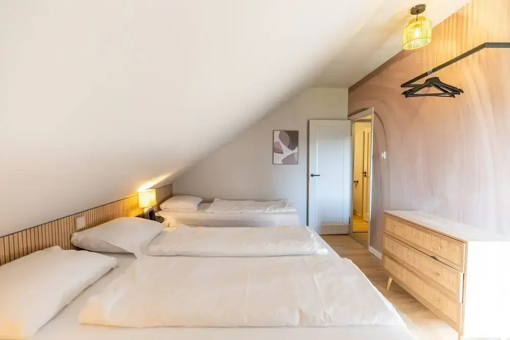 Recently Renovated Family Home Near the sea