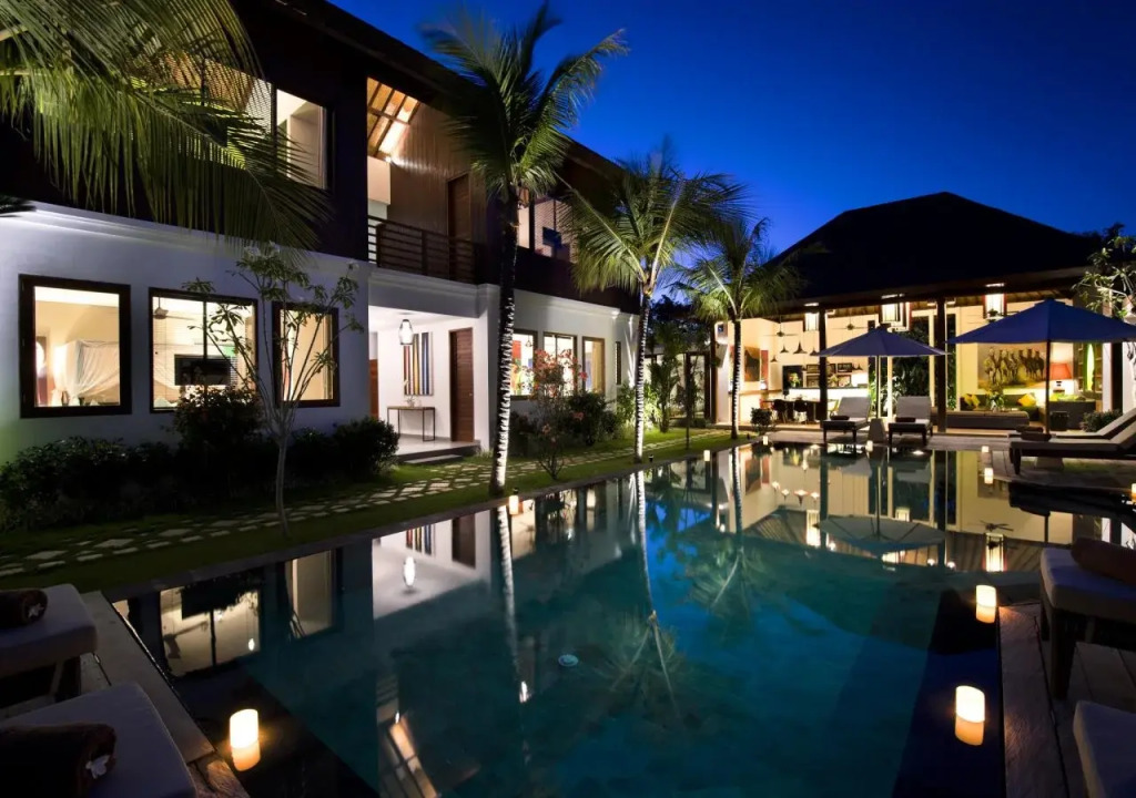 Villa Tangram, 6 Bedrooms private villa in Seminyak