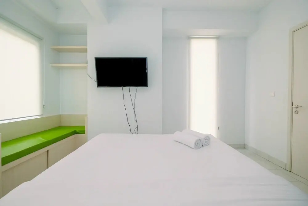 Minimalist and Cozy 1BR Patraland Urbano Apartment By Travelio