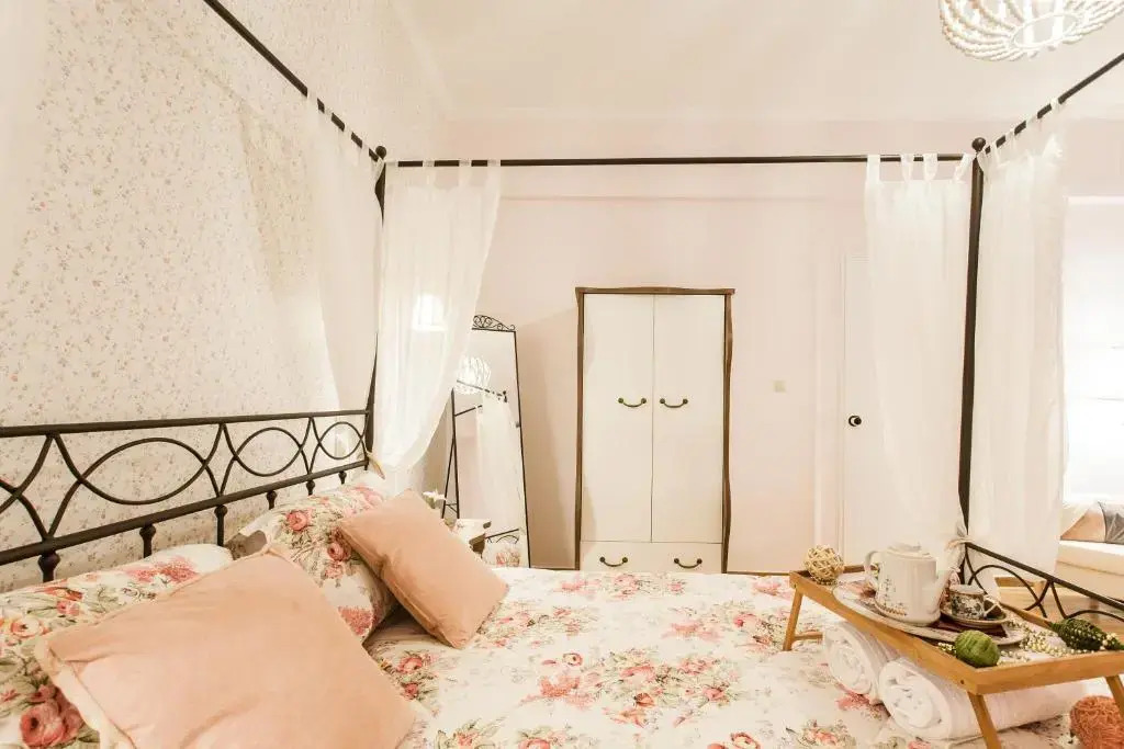 Syntagma private sweet safe double rooms with shared bathroom