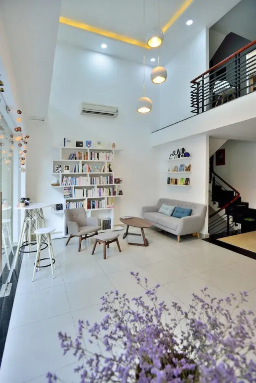 Comma House