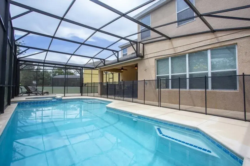 6-bedroom house w/ private pool 10 min from Disney