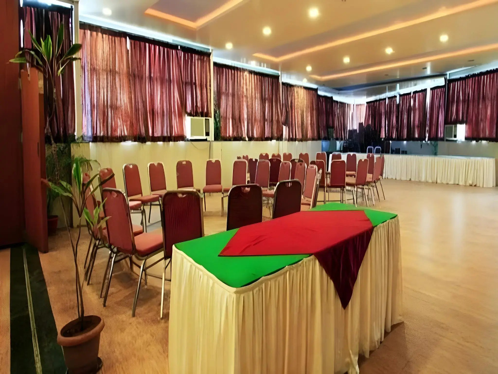 Hotel O Grandeur By orbit Hotels Near Chennai shopping mall
