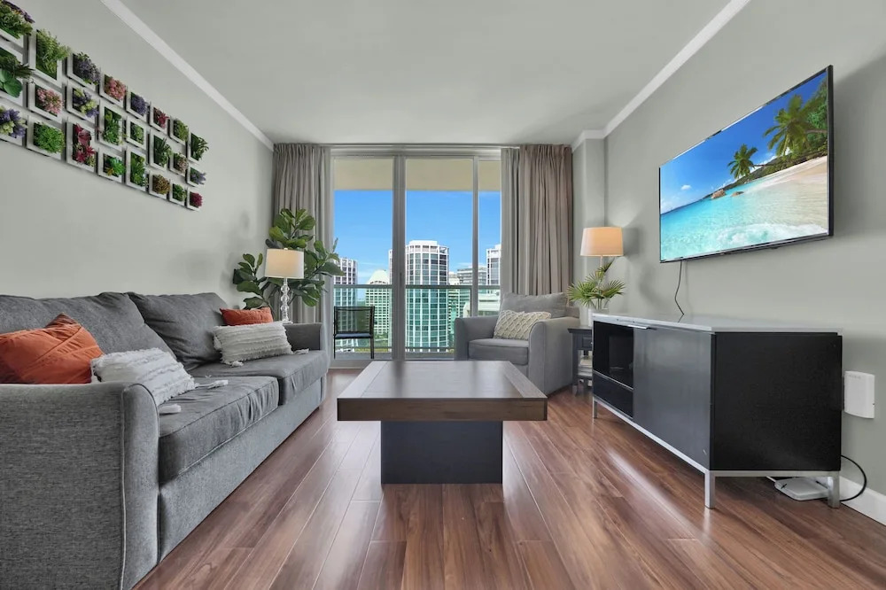 Spectacular Bay View 1bd 2baths in Grove