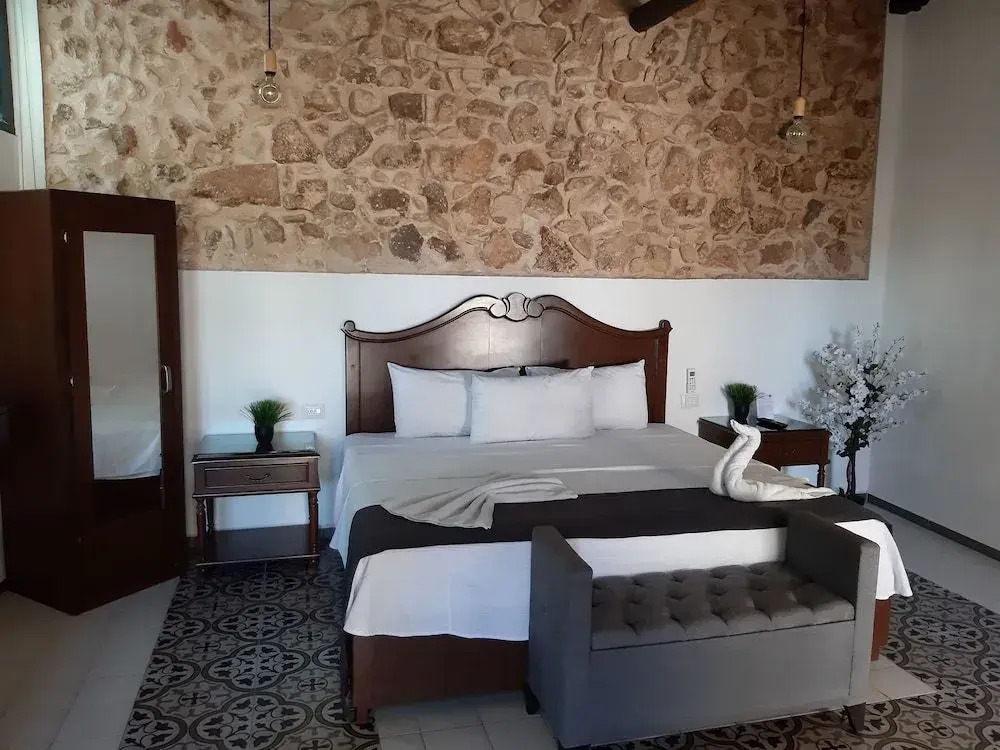Hotel Colonial Zaci by GuruHotel