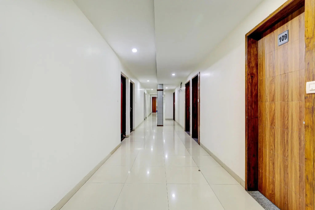 OYO 77491 Hotel Shreenath
